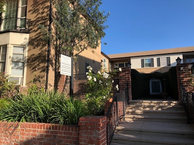 Beautiful Entry - 9709 W Olympic Blvd