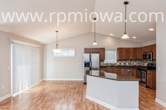 Building Photo - FINISHED BASEMENT!! 4 Bedroom, 3 Bathroom Home in North Ankeny