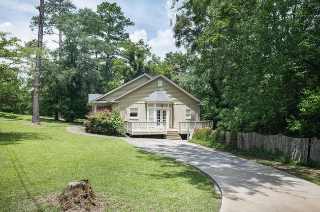 Building Photo - 680 Herring Dr