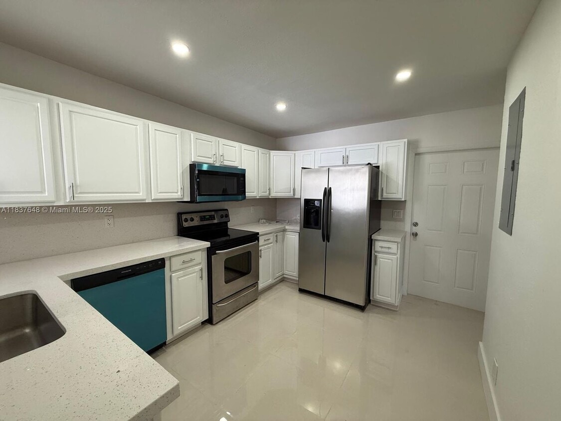 Primary Photo - 1494 W 34th St