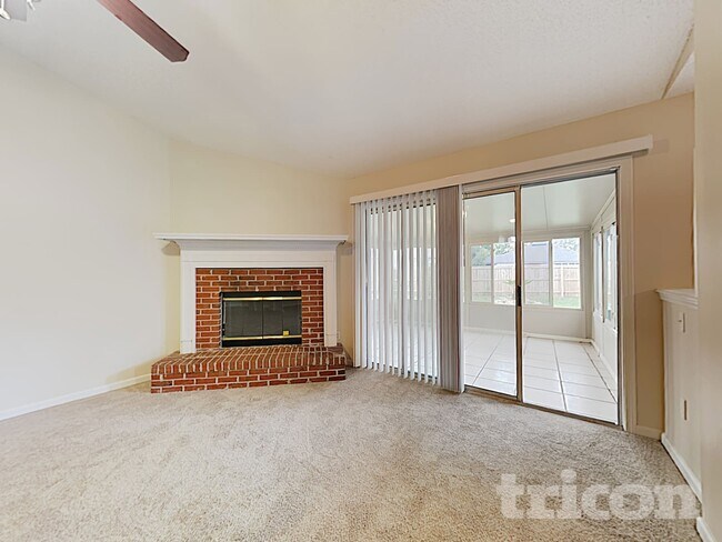 Foto del edificio - 585 Fallen Timbers Dr