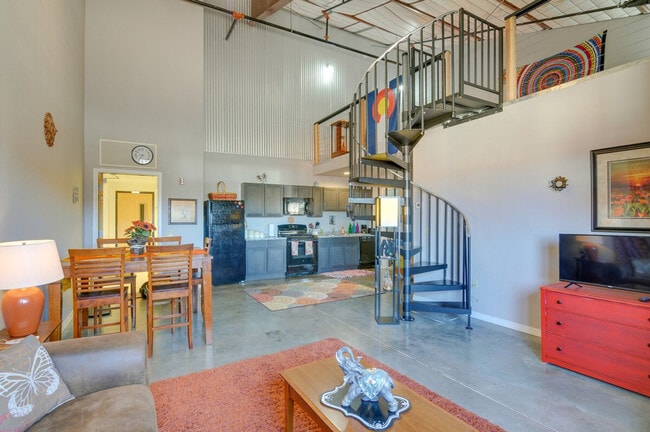 Building Photo - 800 Oak St