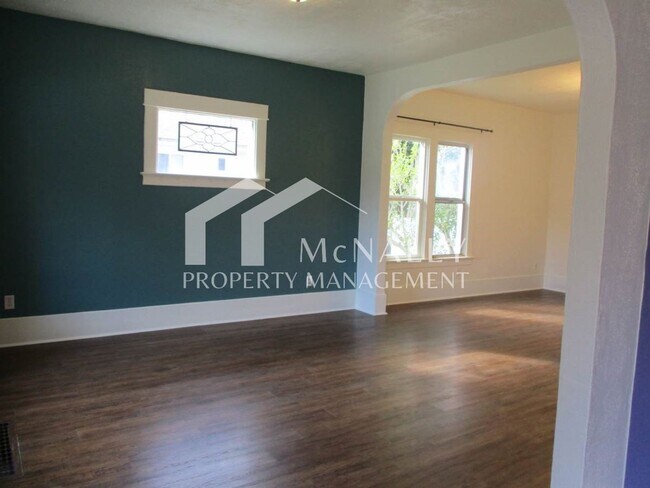 Foto del edificio - Charming 3-Bedroom Craftsman in Central Tacoma with Spacious Studio/Office