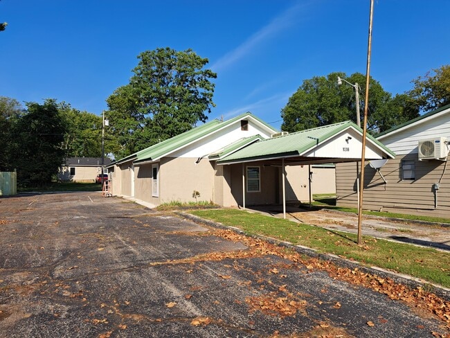 Building Photo - 1306 Iowa Ave