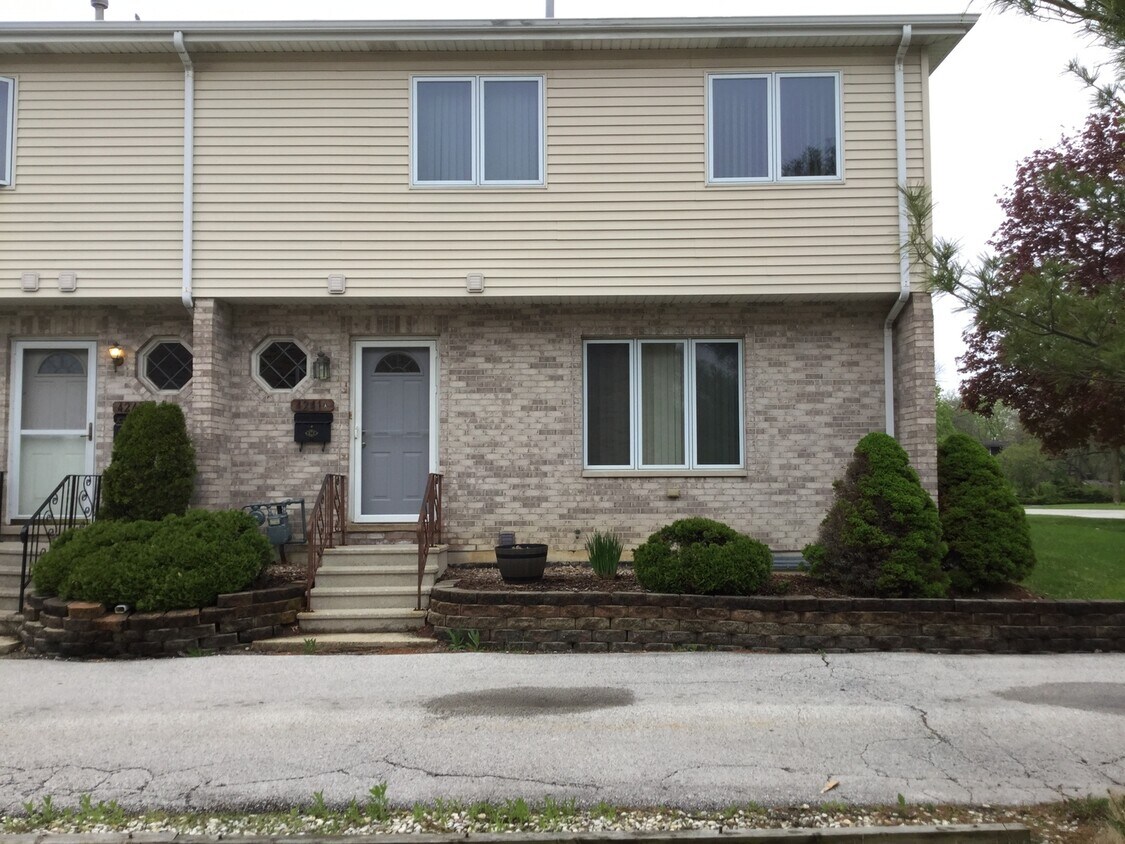 Primary Photo - 4241 Lindenwood Dr