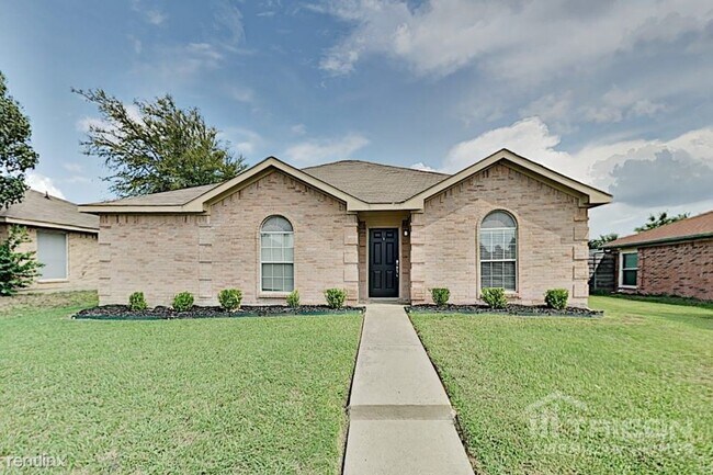 Building Photo - 1204 Cedarcrest Dr