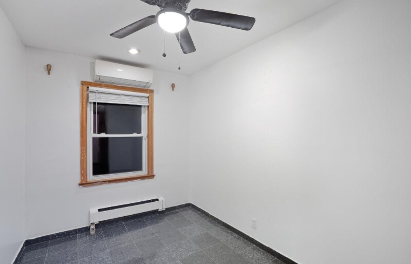 Foto del edificio - 82-01-8251 251st St