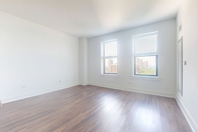 Interior Photo - Shoreland