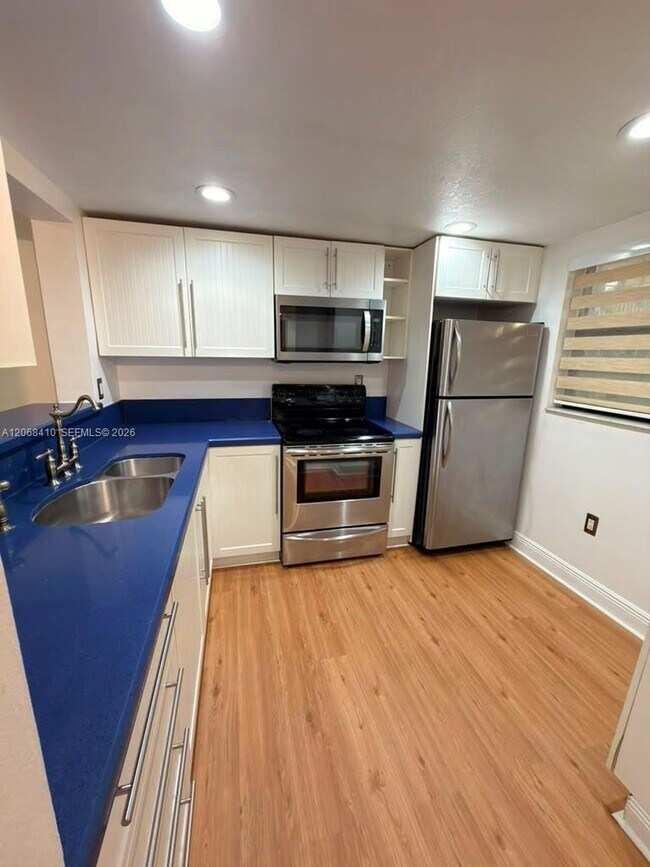 Building Photo - 10835 SW 112th Ave