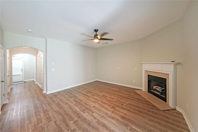 Foto del edificio - 2062 Lakeshore Overlook Dr
