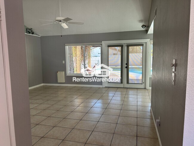 Building Photo - 3969 Green Leaf Dr