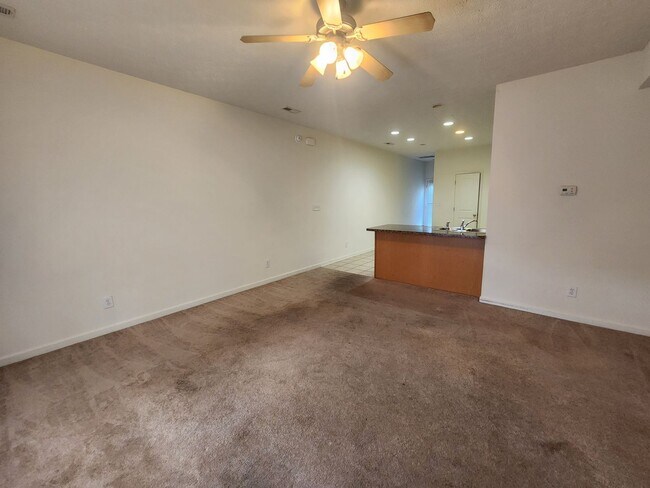 Building Photo - Cornerstone Townhomes-Convenient to the Ti...