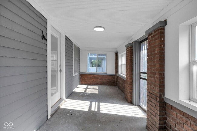 Building Photo - 1306 N Tacoma Ave