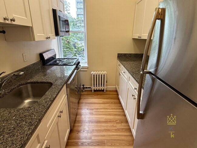 Building Photo - 1477 Beacon St
