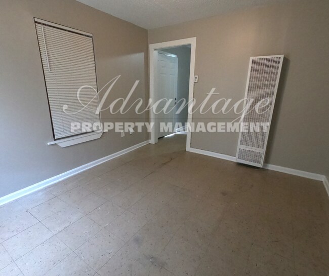 Building Photo - Come see this 1 Bedroom Single Family Home...
