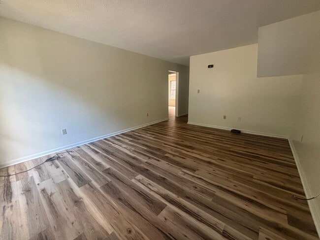 Building Photo - 105 Lovely Mt Dr