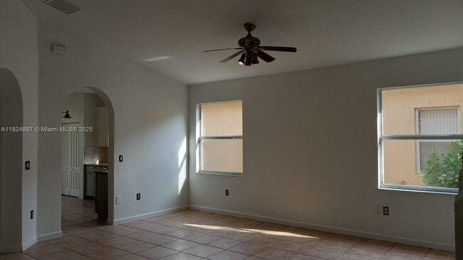 Building Photo - 1037 NE 37th Pl