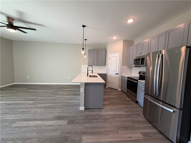 Foto del edificio - 5205-5207 30th St SW