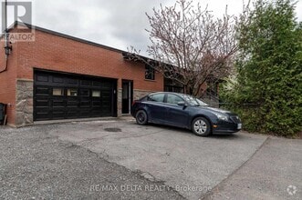Building Photo - 981 Lola St