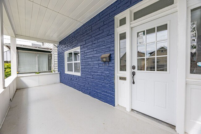 Foto del edificio - Newly Renovated 5 Bd/2 Bath Home in New Kensington