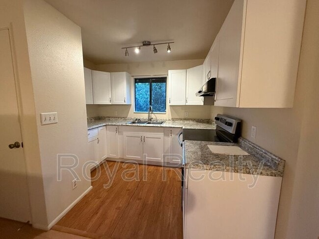 Building Photo - 219 W Waiko Rd