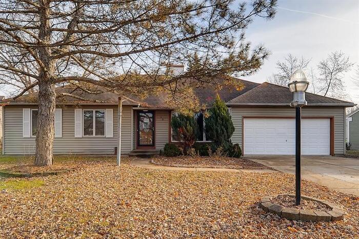 Primary Photo - 10 Crofton Rd, Oswego, IL, 60543