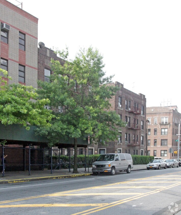 Foto del edificio - 5423 Fort Hamilton Pky