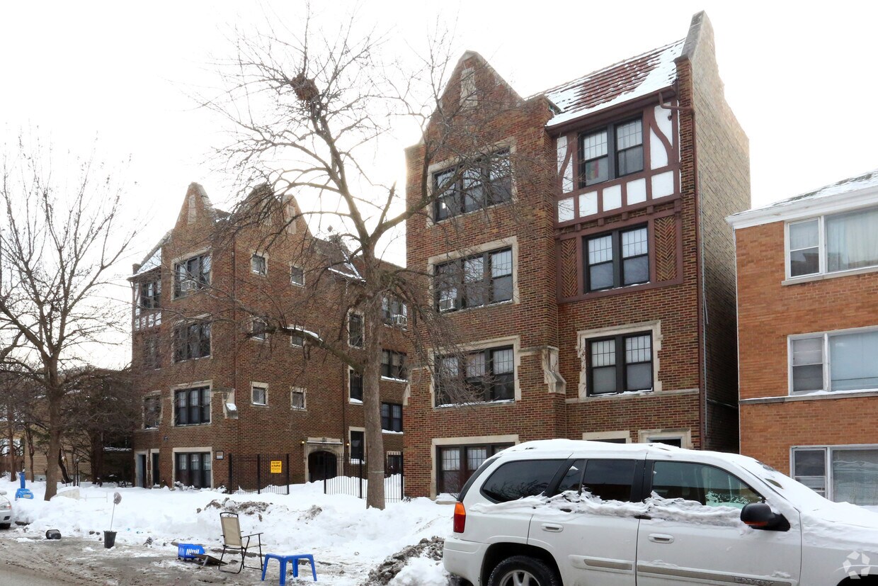 Building Photo - 2613-2619 W Berwyn Ave