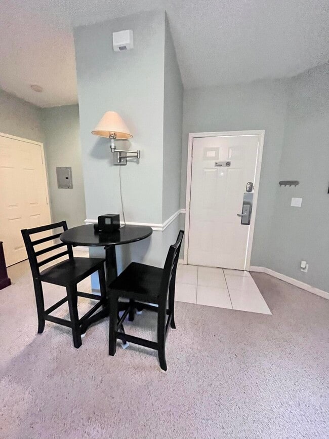 Building Photo - 8925 Sandshot Ct
