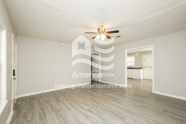Foto del edificio - 2262 Forest Glen Dr