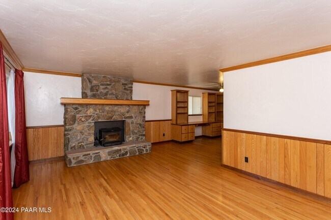Building Photo - 1111 Hill Dr
