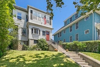 Building Photo - 723-725 Fellsway