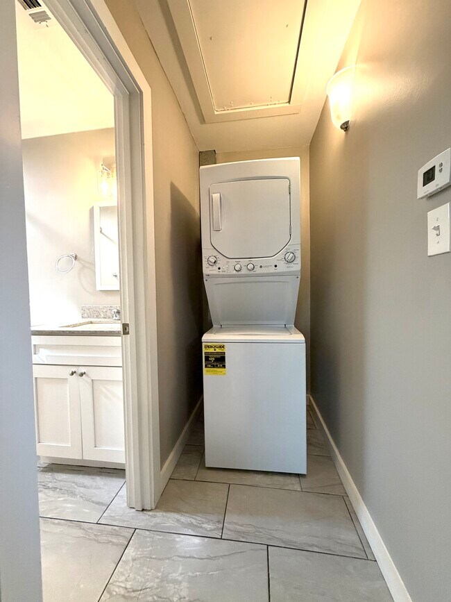 Foto del edificio - 2248 Areba St