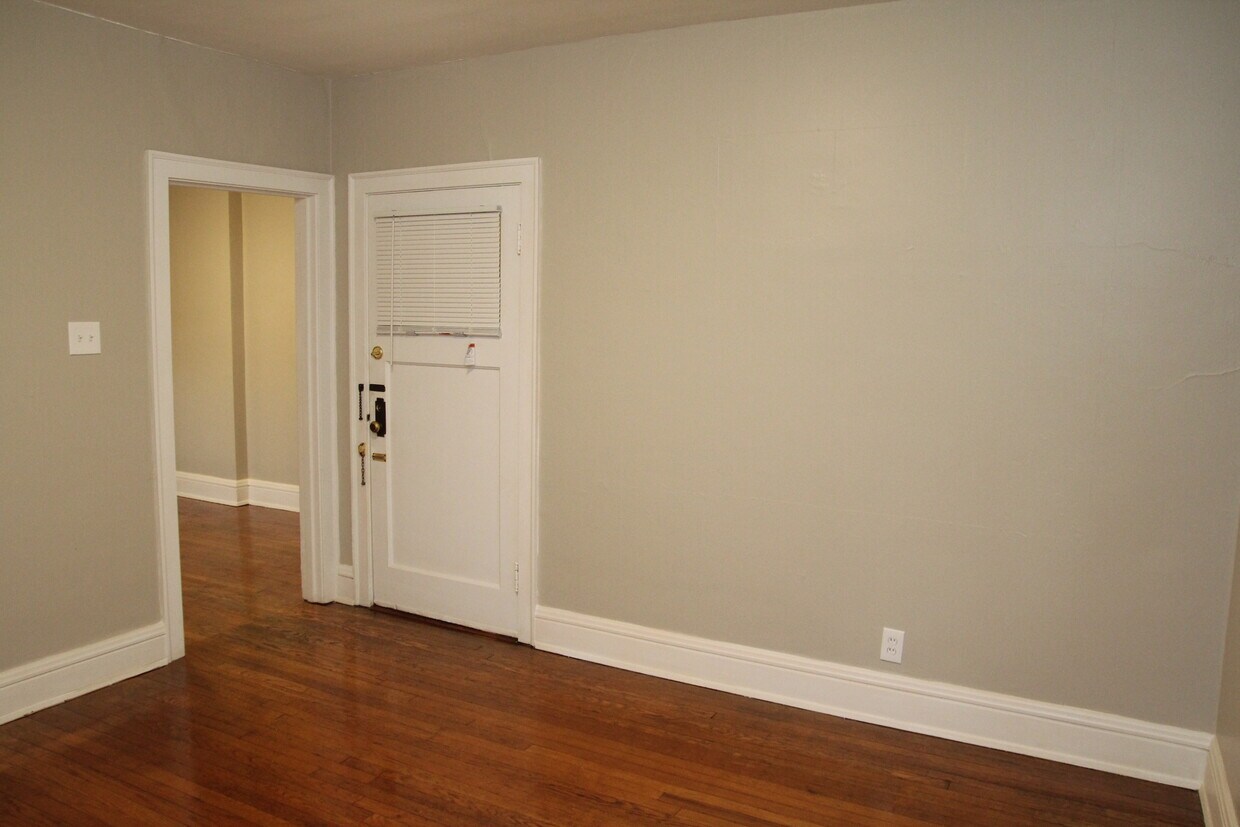 Primary Photo - 1181 Moorlands Dr