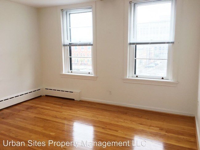 Building Photo - 320 Greenup St