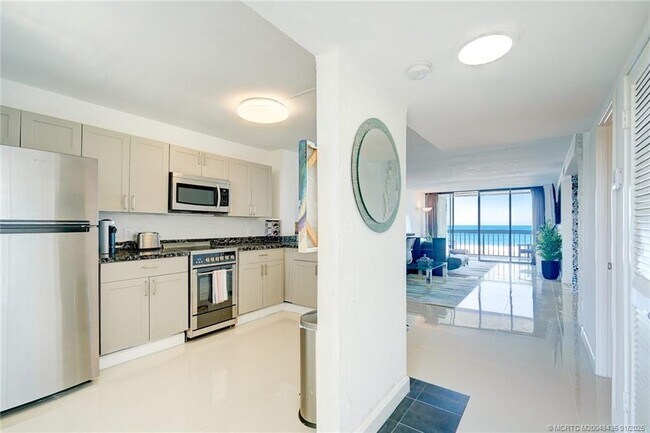 Foto del edificio - 9940 S Ocean Dr