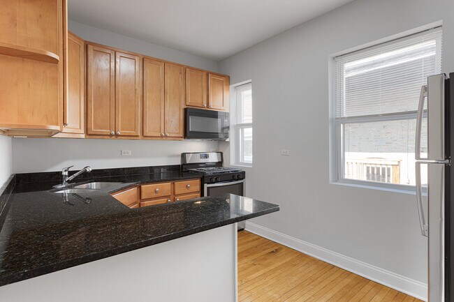 Foto del edificio - 7328 N Damen Ave