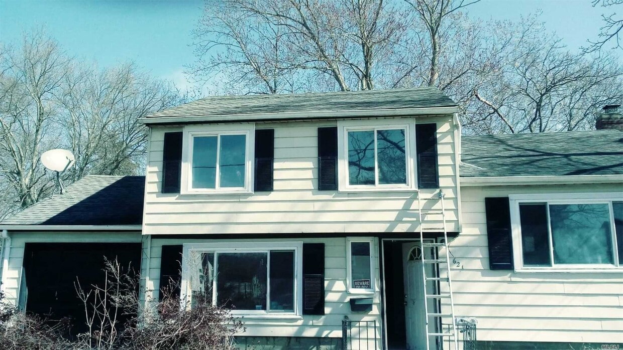 621 Americus Ave, Patchogue, NY 11772 House for Rent in Patchogue, NY
