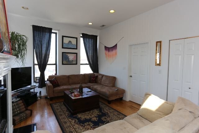 Foto del edificio - 1753 N Milwaukee Ave