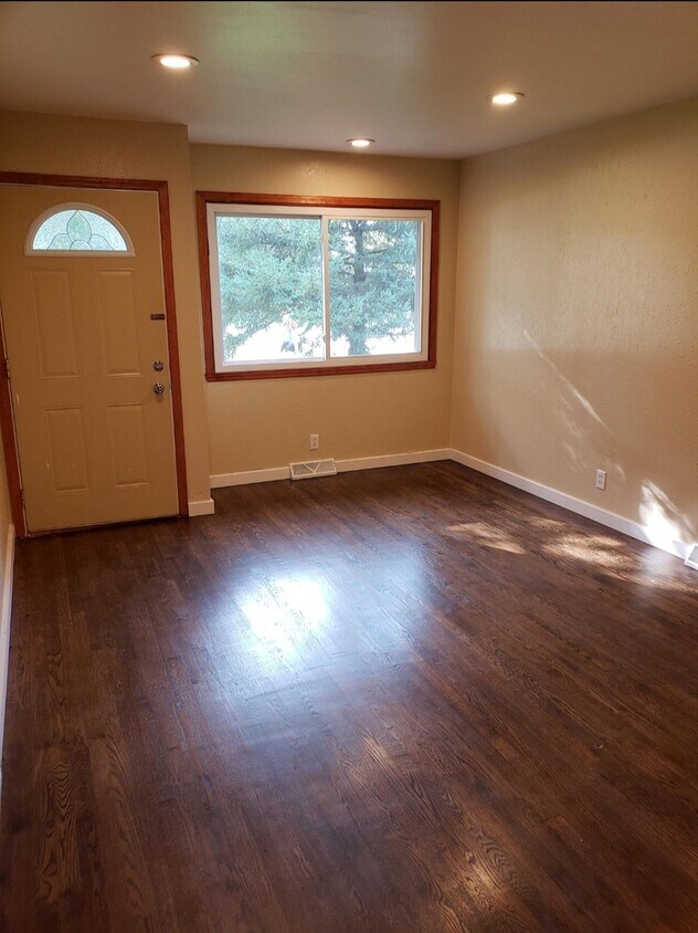 Foto del edificio - 4766 N 118th St