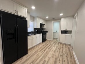 Building Photo - 407 Walton St