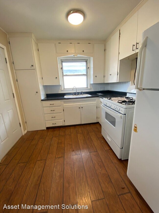 Foto del edificio - 3 br, 1 bath House - 1332 Regent St.