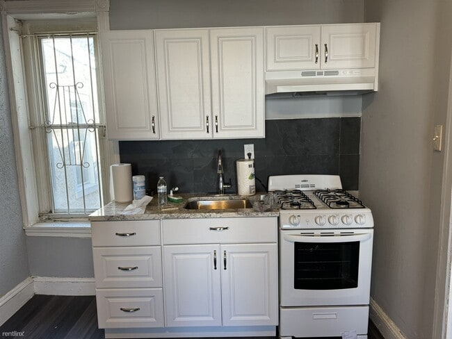 Building Photo - 2 br, 1 bath Duplex - 5548 Master Street 2