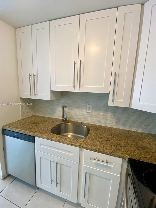 Foto del edificio - 3536 NE 168th St