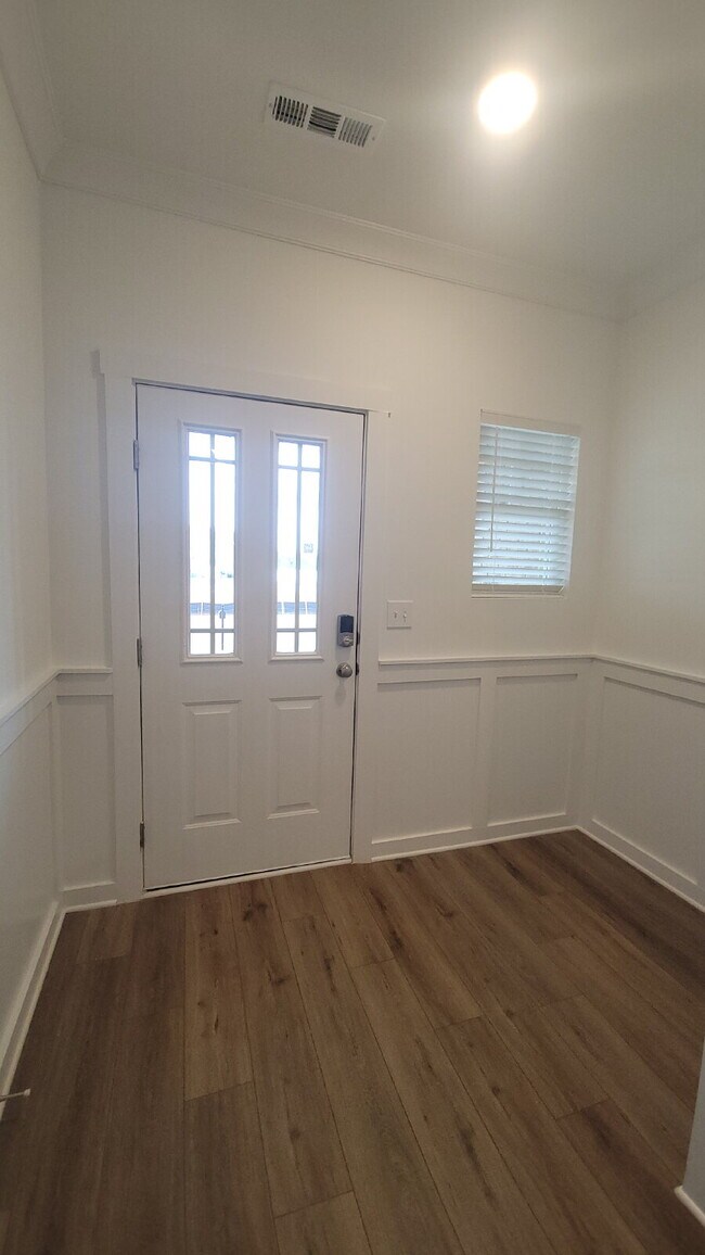Foto del edificio - Section 8 Welcome, New Build!!!  "Charming Huntsville Home: 3-Bedroom, 2.5-Bath Gem with Granite ...