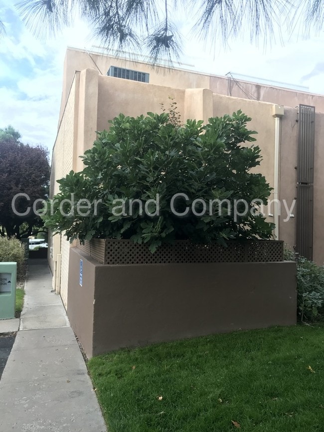 Building Photo - Available Now ! At The Pointe Condominiums