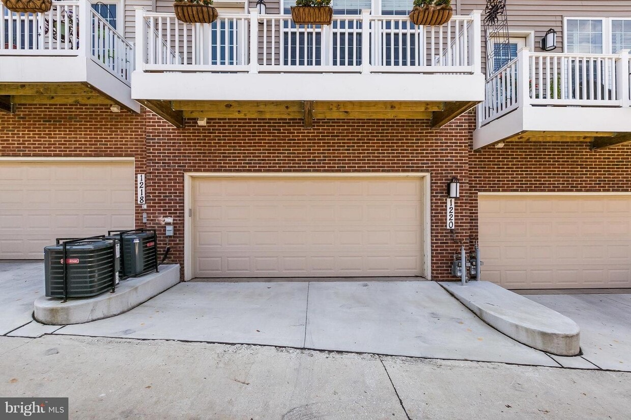 Primary Photo - 1220 Berry St