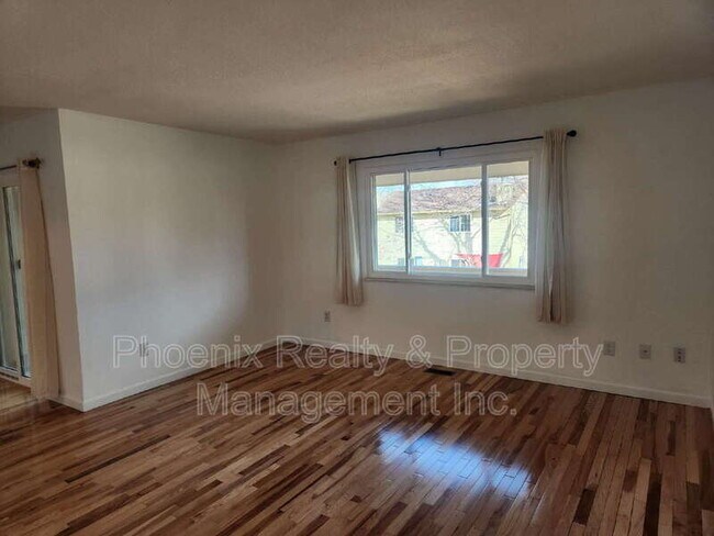 Building Photo - 1400 Bacchus Dr