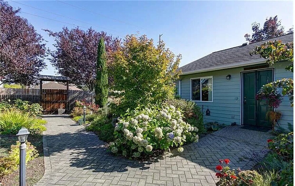 Primary Photo - 2825 - 2827 Nevada St. Bellingham, WA 98226