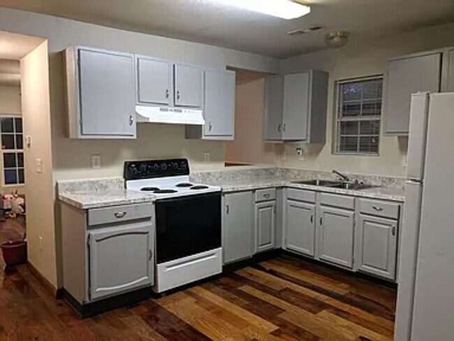 Foto del edificio - 2429 Selma Ave
